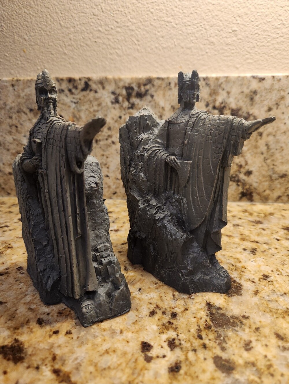 Lord of The Rings Hobbit Desktop Decoration/Bookends, Book Decoration Resin